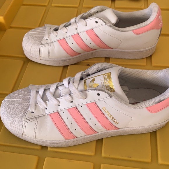 Womens Adidas Superstar Size 8.5 Sneakers Pink Stripes - Picture 2 of 6